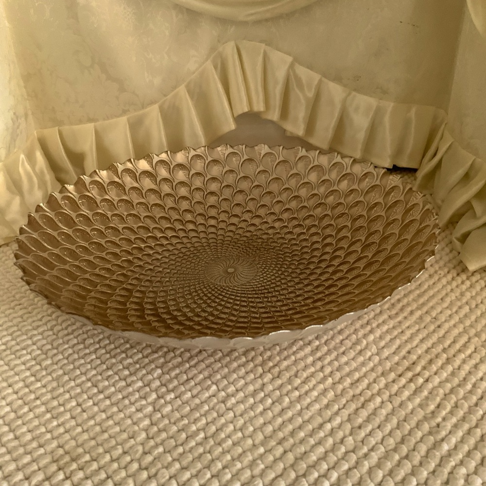 GLASS CENTERPIECE BOWL PEACOCK FEATURES DESIGN